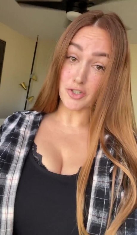 Alasti lekkinud OnlyFans-i pilt Leeanne