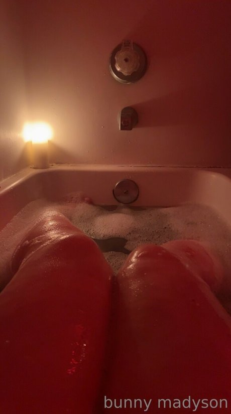 Alasti lekkinud OnlyFans-i pilt Bunnymadysonxxx