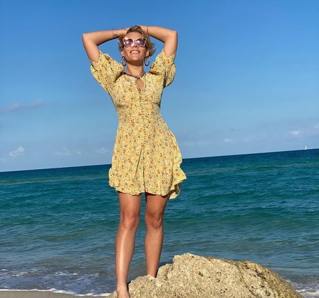 Nacktes geleaktes OnlyFans-Foto von Busy Philipps