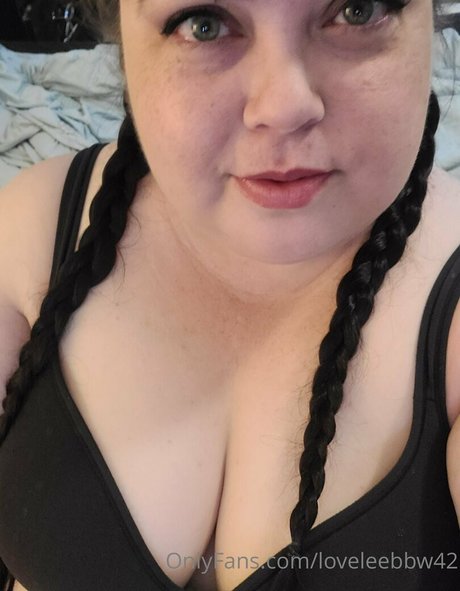 Naken läckt OnlyFans-bild av Loveleebbw42