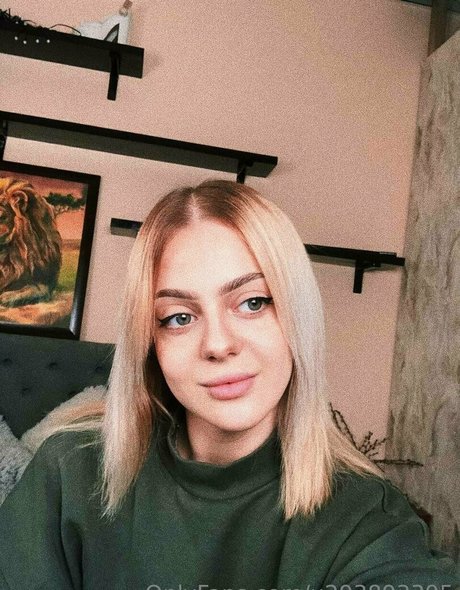 Alasti lekkinud OnlyFans-i pilt Viktoriared